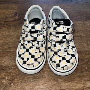 Black & White checkered vans with Daisies